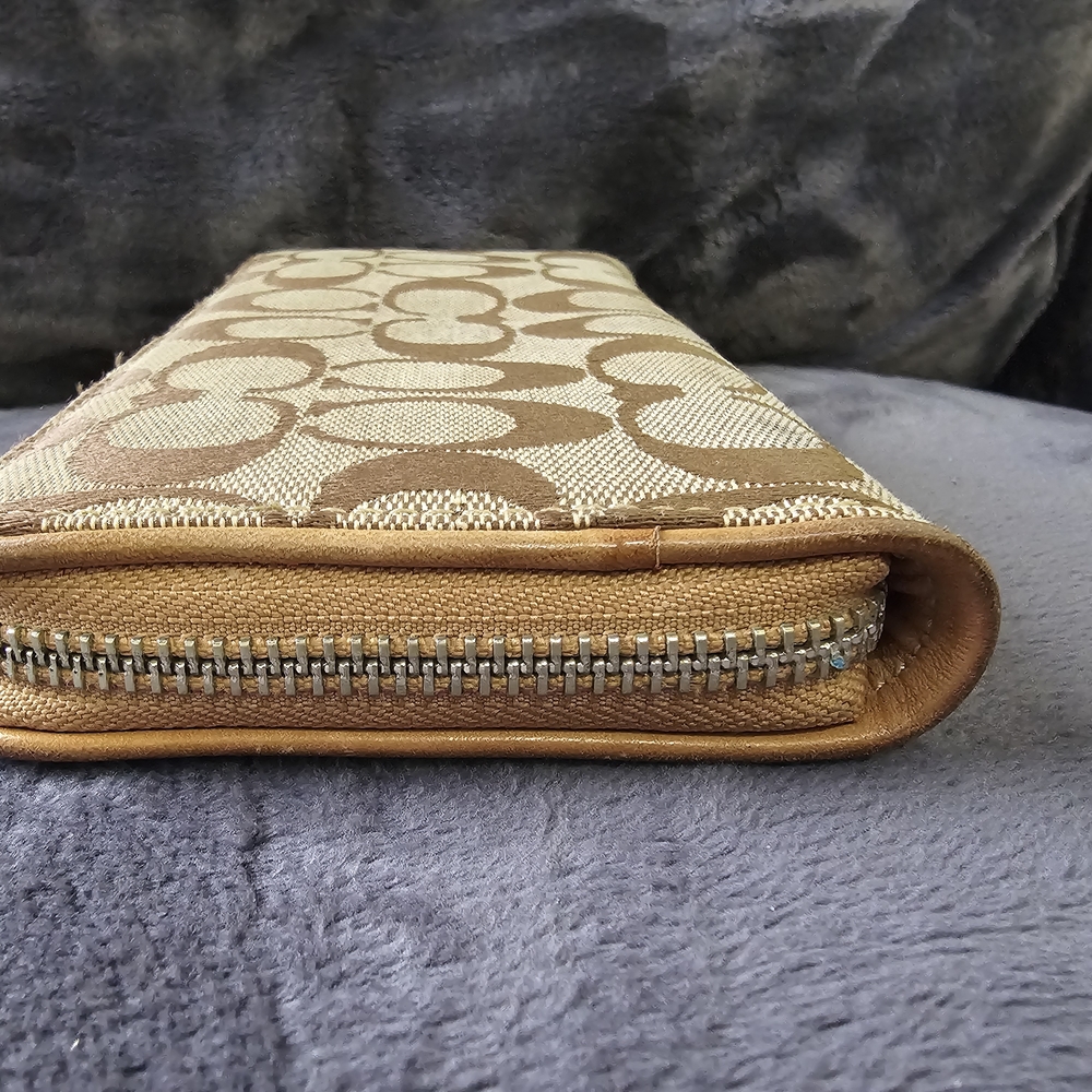 Coach Brown Signature Wallet - Picture 5 of 8